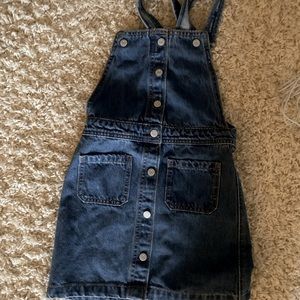 Old Navy  size 6/7 overall denim skirt